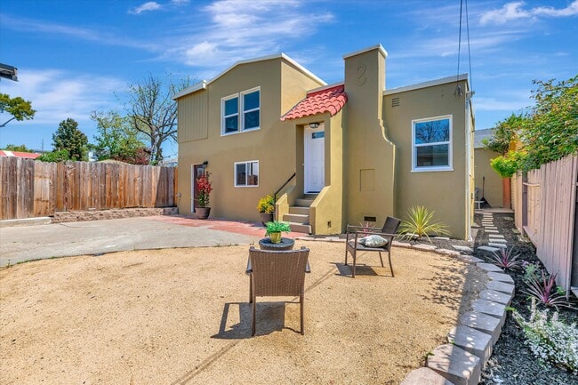 We have added a pergola since this photo was taken - 5284 Belvedere St House