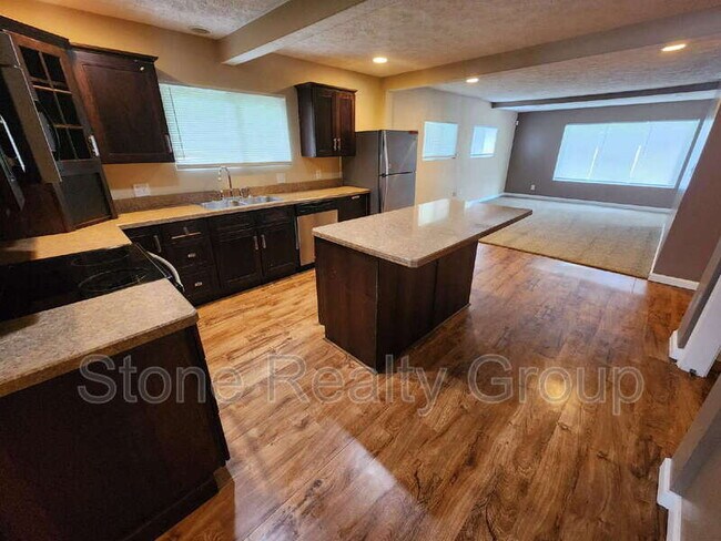 Foto del edificio - 2724 Maple Ave