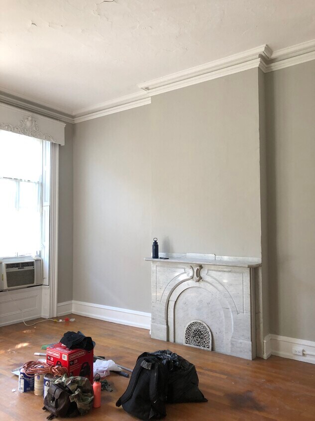 Sunny front room with decorative fireplace - 2037 Delancey Pl