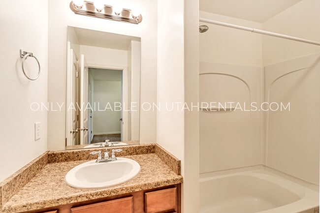 Building Photo - 1705 Dragonfly Ln