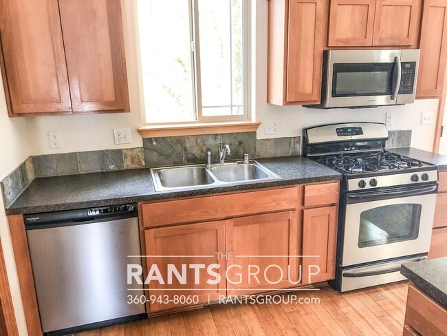Building Photo - 3 br, 2.5 bath House - 815 Sarah Ct NW