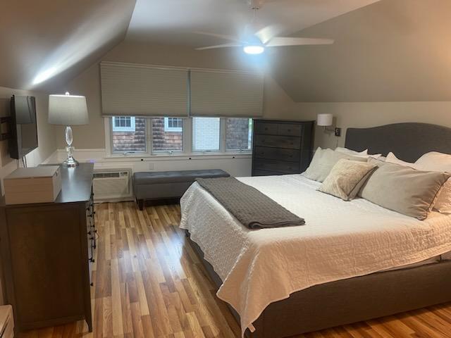 Master suite/bedroom - 5920 Colfax Ave S