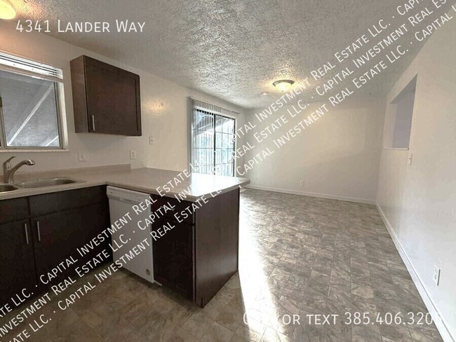 Foto del edificio - 4341 Lander Way
