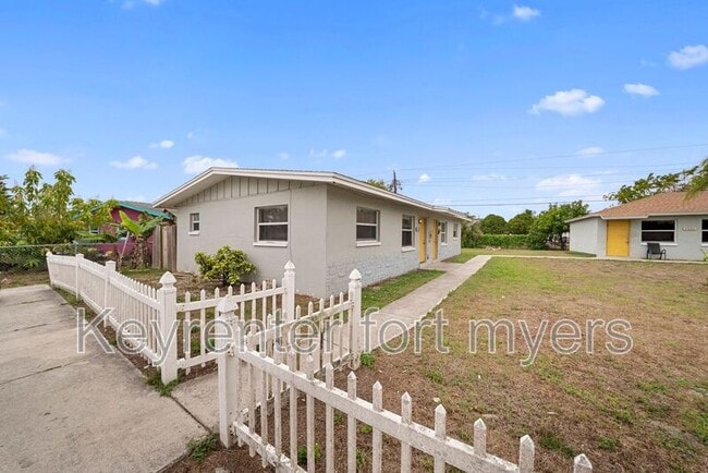 Building Photo - 5458 Fifth Ave