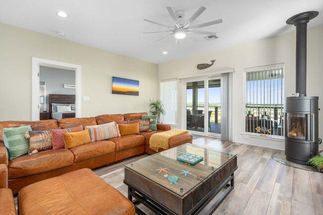 Building Photo - 456 Paradise Pointe Dr