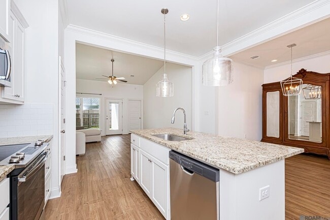 Foto del edificio - 8120 Stonelake Cir Ave E