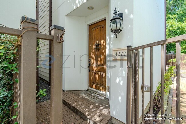 Foto del edificio - 4222 Dickson St