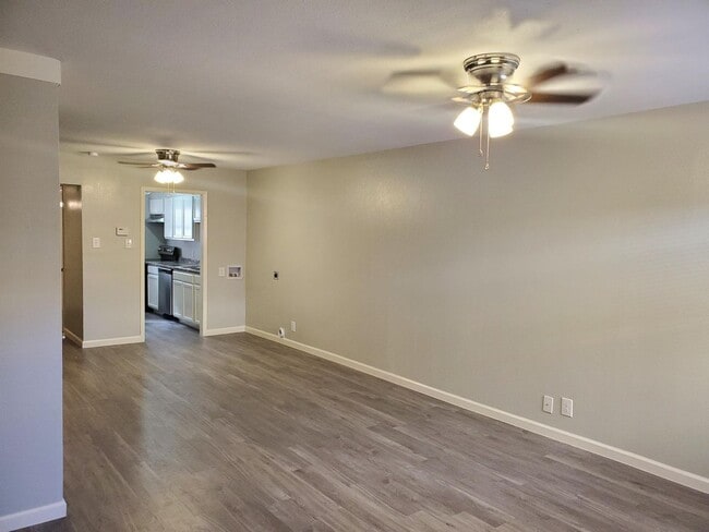 Building Photo - 911 Vance Jackson Rd