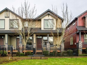 Building Photo - 1470 NE Redspire Ln