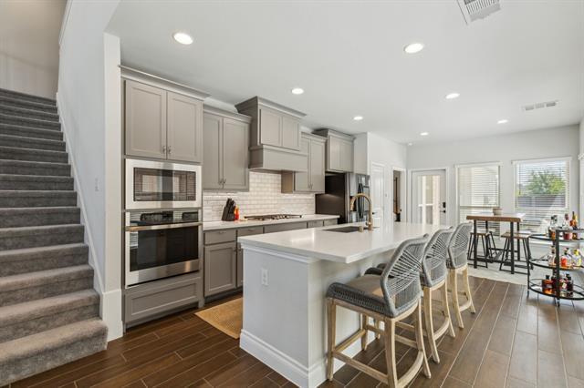 Foto del edificio - 14213 Walsh Ave