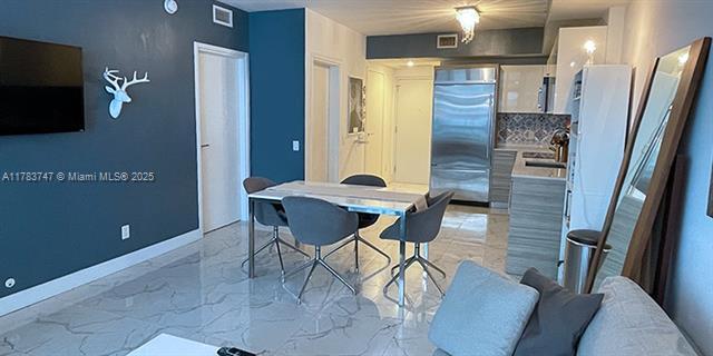 Building Photo - 1300 Brickell Bay Dr