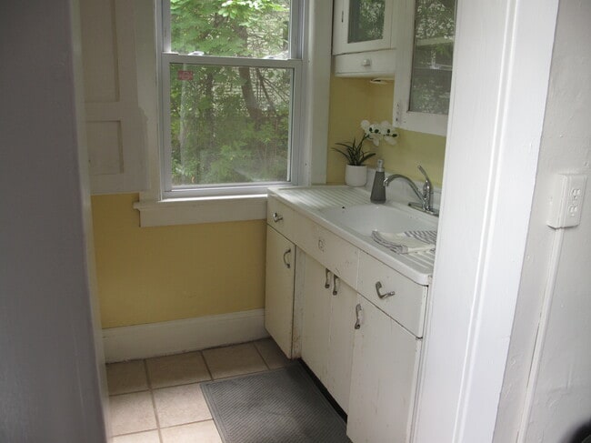 Building Photo - 502 Dryden Rd