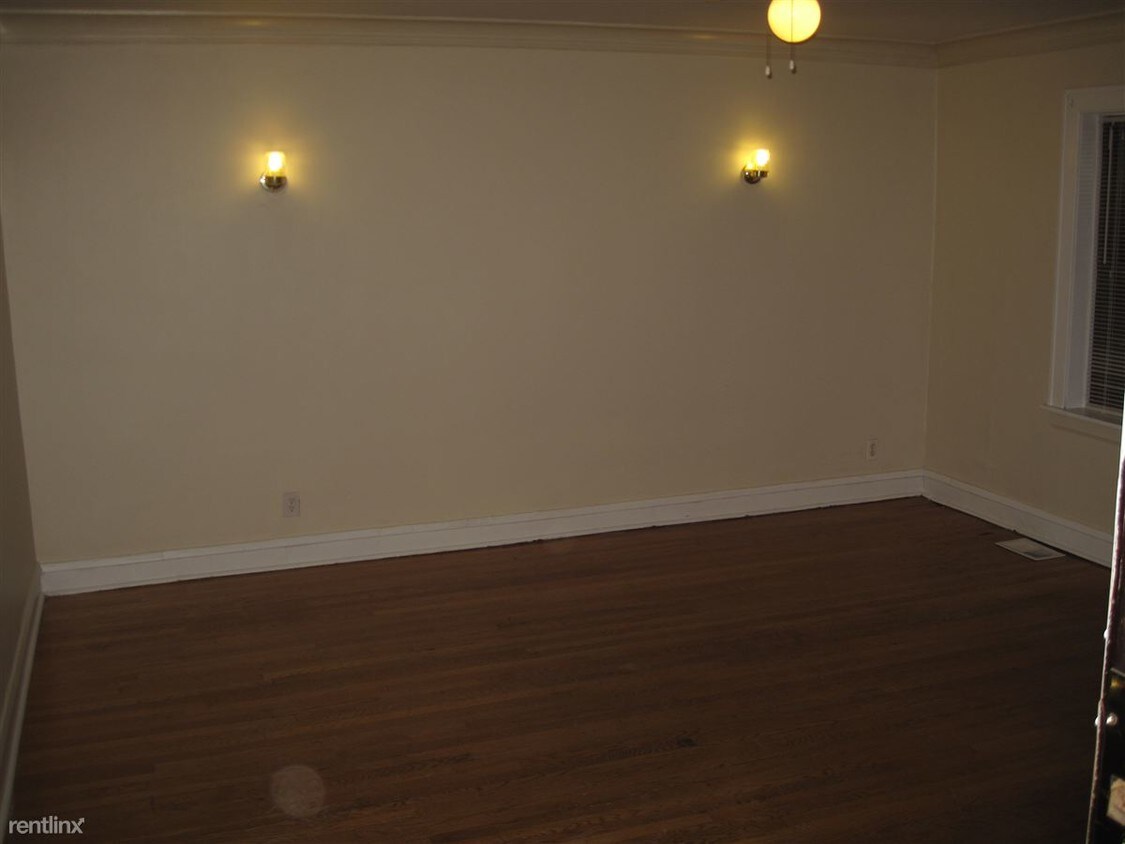 Building Photo - 2501 W Marquette Rd