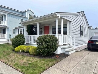 Building Photo - 119 N Iroquois Ave