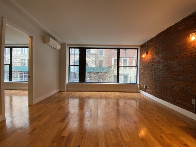 Building Photo - 72 Willoughby St