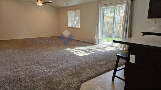 Foto del edificio - SHORT TERM LEASE AVAILABLE! Fantastic Home...