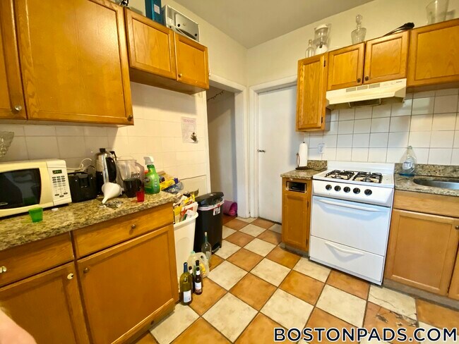 Building Photo - 46 Park Vale Ave