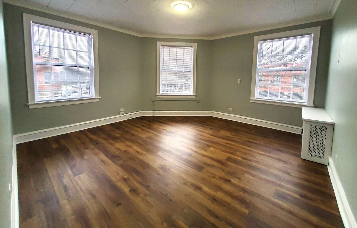 Primary Photo - Downtown Glencoe - Huge 2-Bdrm / 1-bath – ...
