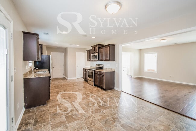 Building Photo - Gorgeous 4-bedroom, 2.5-bathroom house