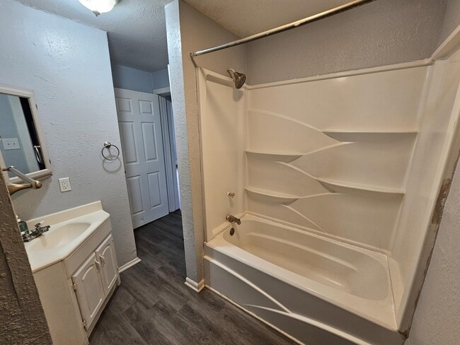 Foto del edificio - 912 W 3rd St