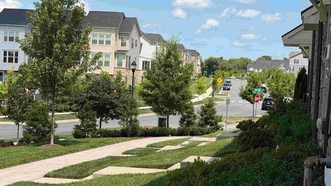 Foto del edificio - 5803 Garden Walk Dr