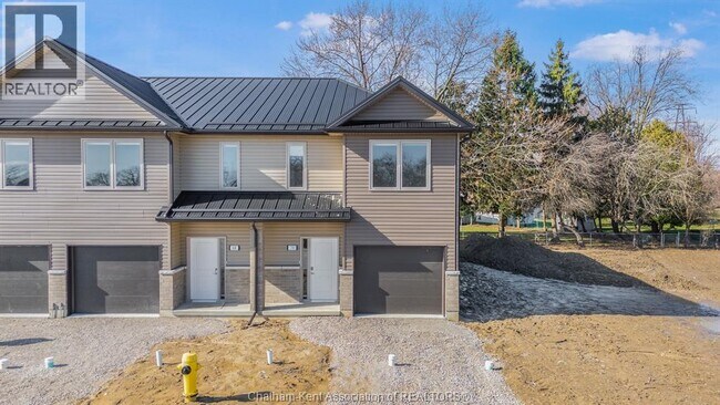 Building Photo - 13 Stirling Ln