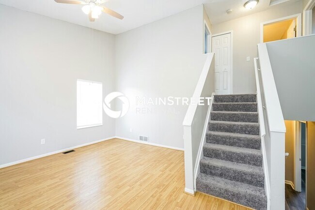 Foto del edificio - 4 Bedroom Pet-Friendly Home in COLUMBUS, OH with Main Street Renewal