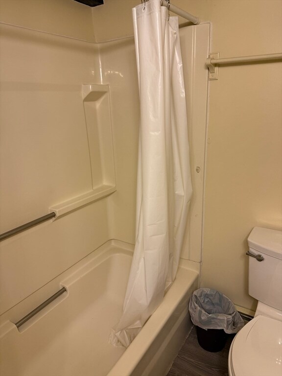 Foto del edificio - 221 Pond St