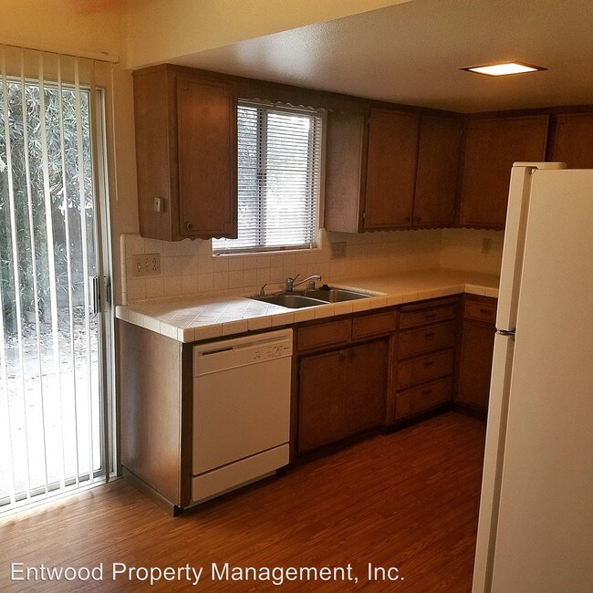 Foto del edificio - 3216 Godman Ave