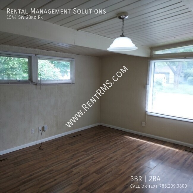 Building Photo - 1544 SW 23rd Park