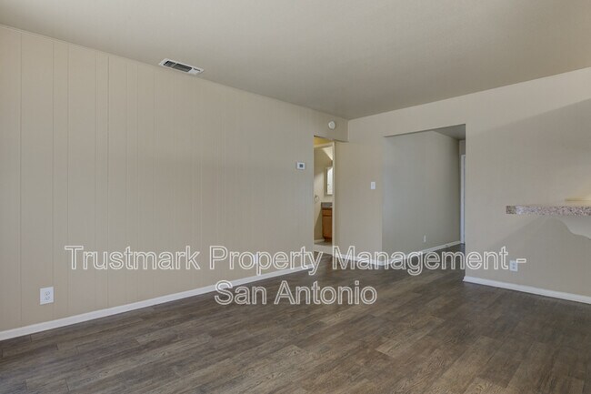 Foto del edificio - 210 Lost Forest St