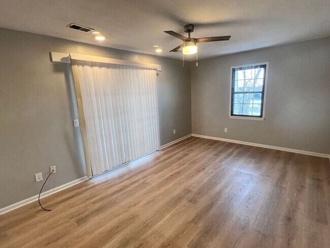 Foto del edificio - Modern 2-Bedroom Apartment with Washer & Dryer!