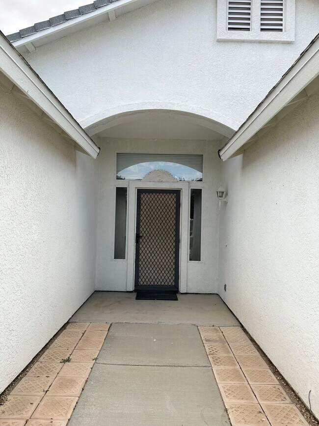 Foto del edificio - Great 3 Bedroom Home with Detached Garage!