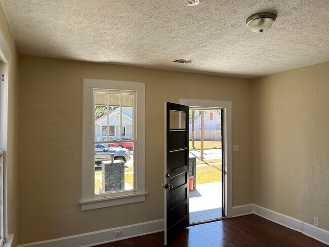 Building Photo - **UPCOMING**Total Electric**4 Bedroom / 2 ...