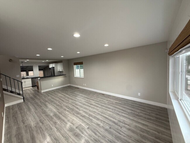 Foto del edificio - Beautifully upgraded home on Chambers