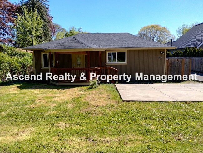 Building Photo - Spacious One Level Open Floor Plan with La...
