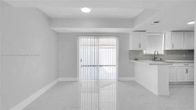 Building Photo - 2412 W 54th Pl