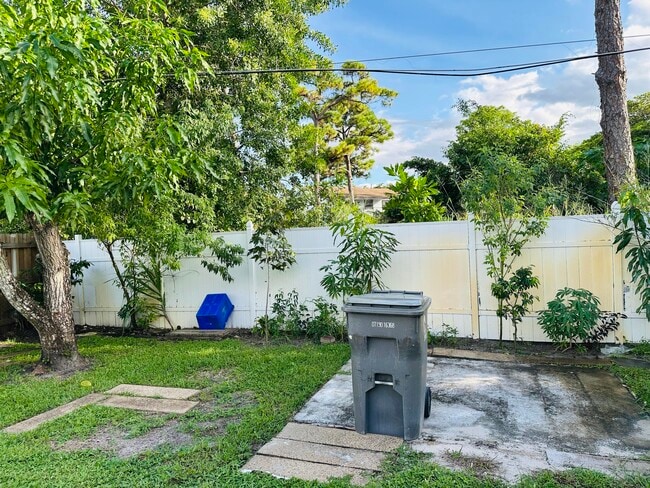 Foto del edificio - 4862 Tortuga Dr