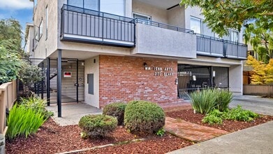 Building Photo - 2172 Blake St
