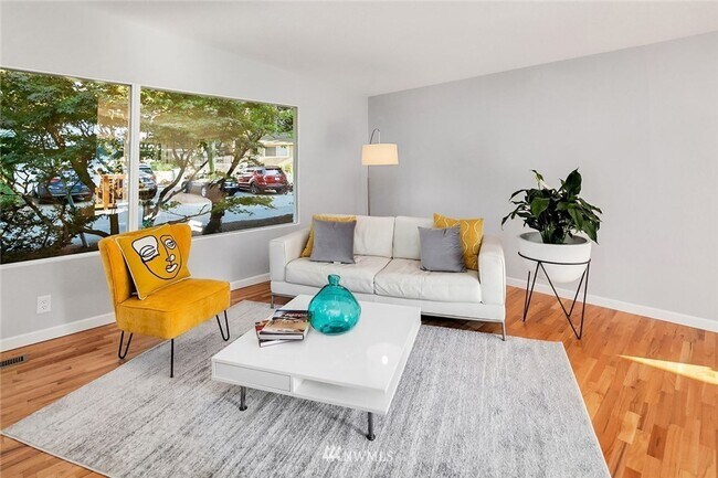 Foto del edificio - Stylish Mid-Century Modern Retreat | 3BR, ...