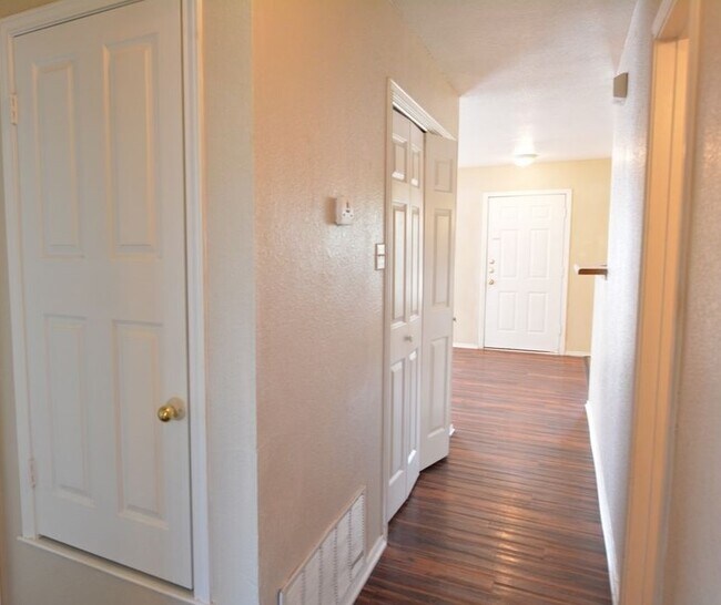 Foto del edificio - 2202 Wright Way