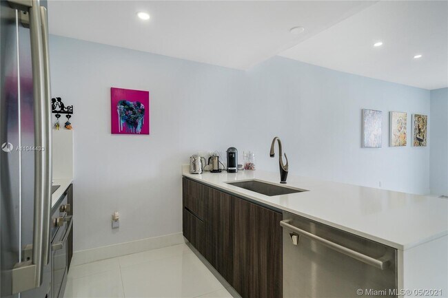 Foto del edificio - 488 NE 18th St