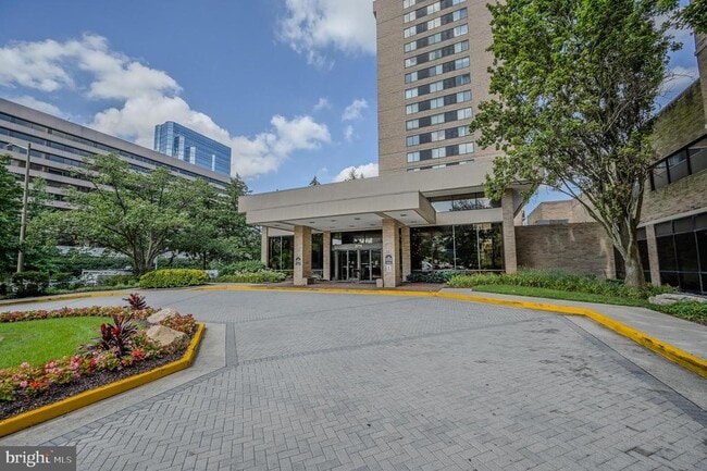 Building Photo - 3713 S George Mason Dr