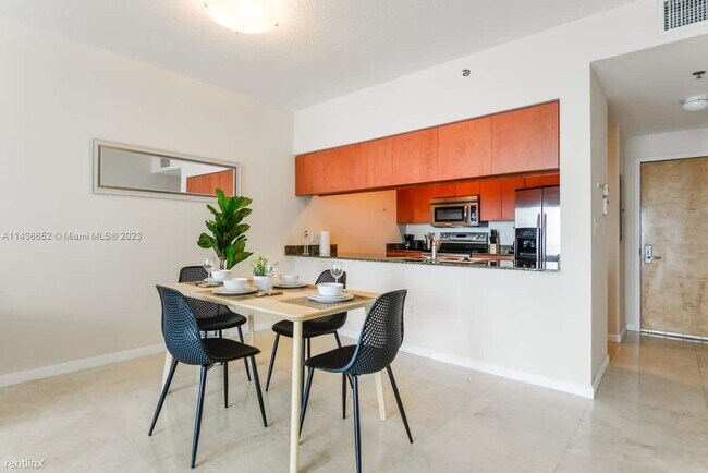 Building Photo - 1 br, 1 bath Condo - 1200 Brickell Bay Dr ...