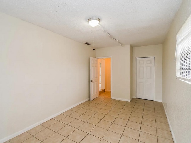 Building Photo - 3803 S Flamingo Terrace