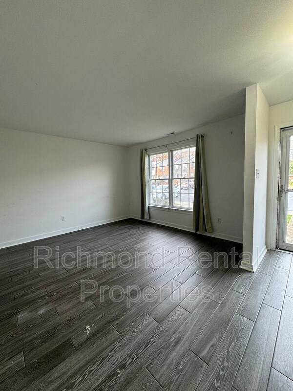 Building Photo - 2241 Kingsbrook Dr