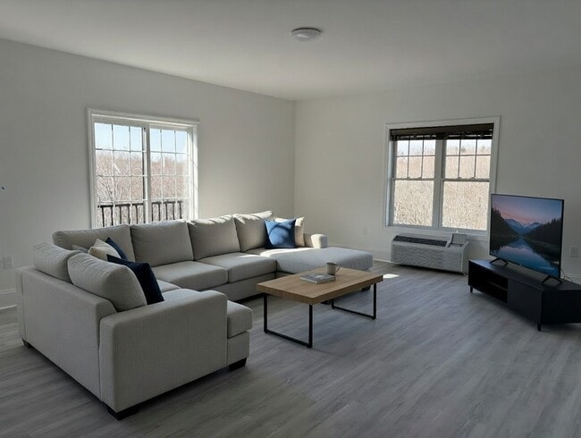 Building Photo - 2 Grove St