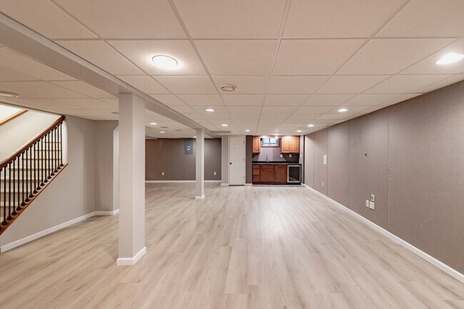 Building Photo - 8859 Rock Forest Dr