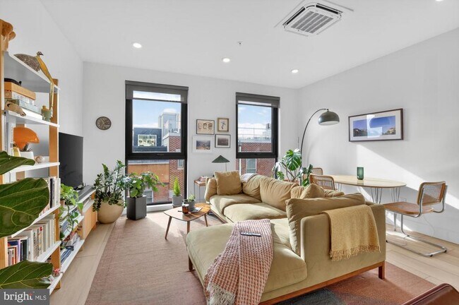 Building Photo - 2007 Cambridge St