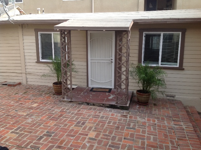 Photo - 933 18th St Apartment